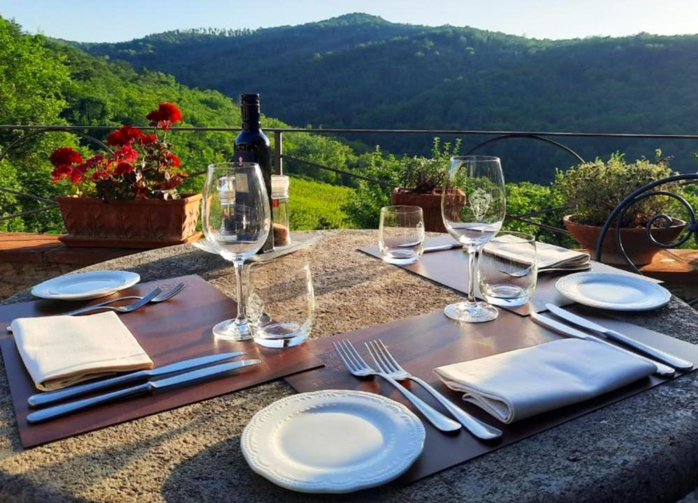 Borgo Livernano - Farmhouse With Pool Radda in Chianti Eksteriør billede